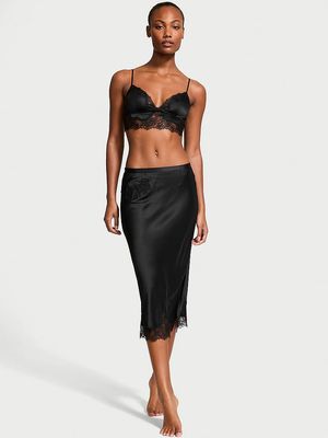 Conjunto con Bralette y Falda Midi de Satén con Ribete de Encaje de Rosas