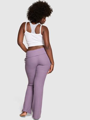 Pantalón Wa⁠ve Knit con Pretina Doblable y Corte Flare